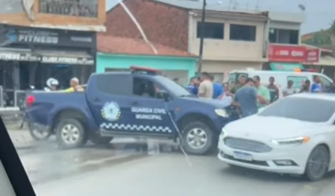 Colisão entre carro e moto deixa adolescente ferido em Japaratinga