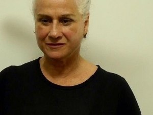 Após camisinha, Vera Holtz cria um coque com baguete