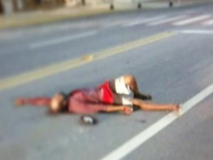 Homem é encontrado morto com marcas de tiros na orla de Pajuçara