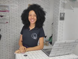 Jovem empreendedora faz sucesso com sex shop em Maragogi