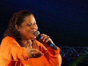 Elaine Kundera vai denunciar ao MP atentado que sofreu em bar de Maceió