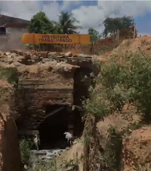 [Vídeo] Cratera tem causado medo a moradores do bairro Arnon de Melo