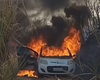 [Vídeo] Carro pega fogo nas proximidades da Usina Santa Clotilde, em Rio Largo