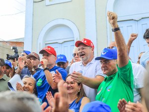 Com Dário Roberto, Renan Filho mobiliza multidão em Feira Grande
