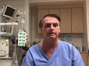 Termina cirurgia de Bolsonaro para retirada de bolsa de colostomia