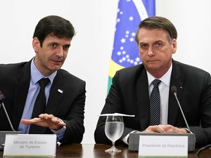 Bolsonaro transfere Secretaria de Cultura para Ministério do Turismo