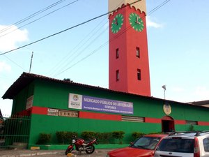 Mercados e feiras funcionam em horário especial nesta quarta (1º)