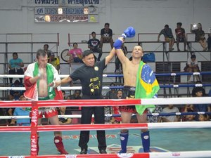 Lutador alagoano conquista troféu em campeonato de Muay Thai, na Tailândia