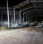 Galpão comercial pega fogo no Centro de Distribuições em Murici