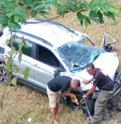 Alagoano morre em grave acidente na BR-104 após carro cair em ribanceira em Pernambuco