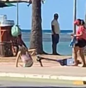 Morador flagra criança caindo de patinete elétrico na orla da Ponta Verde
