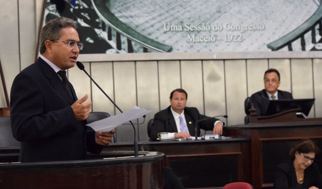 Deputado Francisco Tenório sugere medidas para evitar que criminosos se passem por turistas em AL
