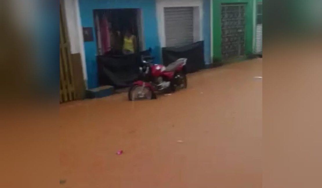 [Vídeo] Chuvas provocam novos estragos em Jacuípe nesta sexta-feira