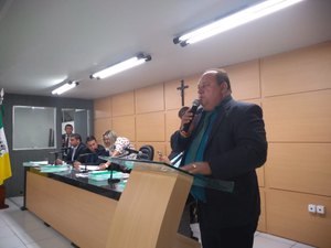 Vereador Edvanio do Zé Baixinho pede que Rogério Teófilo renuncie ao cargo de prefeito de Arapiraca