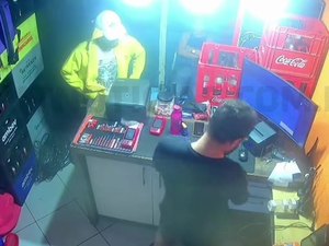Ladrão anuncia assalto e rouba dinheiro de lanchonete no Sertão de AL
