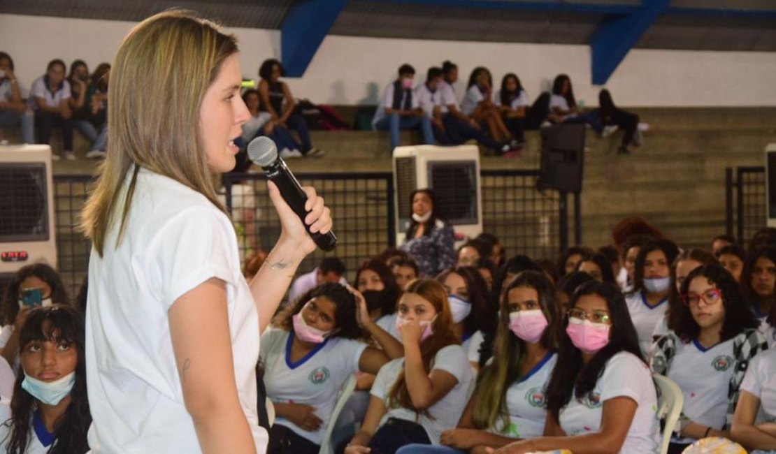 Lei da deputada Cibele Moura assegura distribuição de kits de higiene menstrual em Alagoas