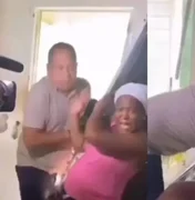 Repórter da Record derruba porta em mulher durante reportagem: vídeo