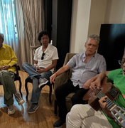 Caetano, Chico, Djavan e Gil cantam juntos antes de ato musical no RJ; veja