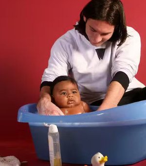 Foto de Messi dando banho em Lamine Yamal quando ele era bebê viraliza