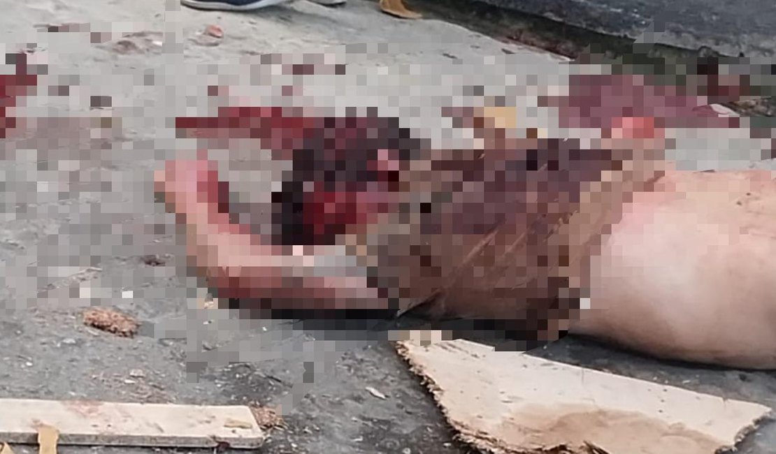 Homem tenta reaver bicicleta furtada e é espancado por populares em Maceió