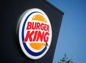 Hambúrguer e pizza: Burger King anuncia compra da operação da Domino's no país