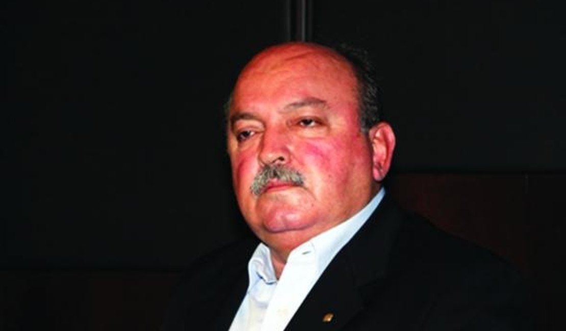 Prefeito Carlos Alberto é acusado de gastar R$ 27 mil com diárias