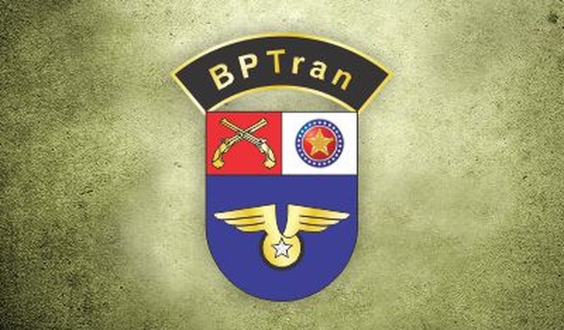 Militares do BPTran prendem indivíduo foragido da Justiça em ponto de ônibus de Maceió
