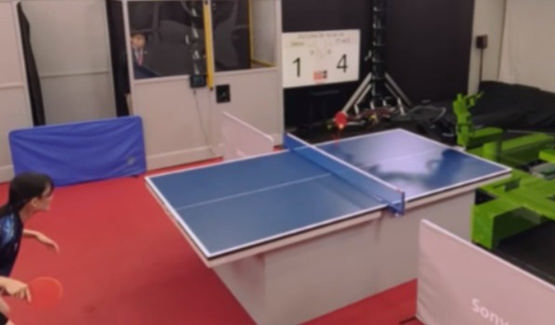 Robô supera jogadores humanos profissionais em partidas de tênis de mesa