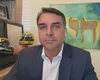 Flávio Bolsonaro publica diplomas após polêmica com pós-graduação