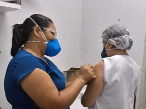 HE do Agreste inicia vacinação contra gripe para mais de mil profissionais de saúde 