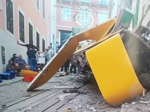 Elevador da Glória, atração turística de Lisboa, descarrila e deixa 15 mortos
