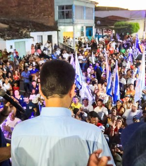 Antonio e Nivaldo Albuquerque reúnem multidão em Passo de Camaragibe e respondem a Cícero Cavalcante: 'A prefeitura é do povo'