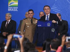 Governo lança programa para escolas cívico-militares