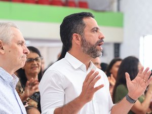 Paulo Dantas participa de culto na Igreja do Evangelho Quadrangular