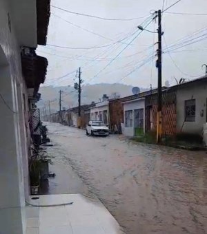 Chuvas provocam alagamentos em Matriz de Camaragibe
