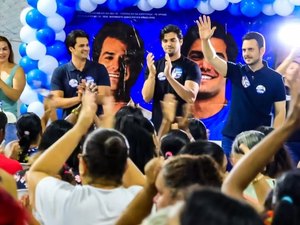 Nivaldo Albuquerque é recebido por centenas de pessoas em evento