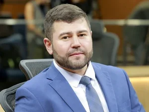 Deputado estadual de Goiás morre em acidente de carro em meio à campanha
