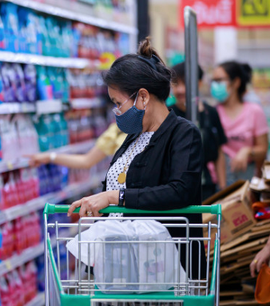 Quase 70% dos brasileiros têm medo de contrair Covid-19 no supermercado