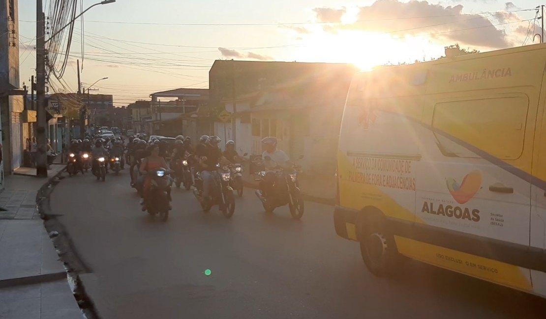 [Vídeo] Centenas de pessoas acompanham enterro do corpo de técnica de enfermagem vítima de acidente em Palmeira