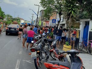 [Vídeo] Fila de lotérica de Matriz de Camaragibe conta com multidão aglomerada