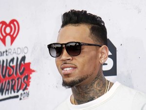 Chris Brown é preso em Paris após acusação de estupro