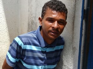 Homem é preso em flagrante com 105g de maconha, celular sem chip e dinheiro