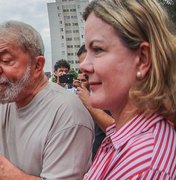 Gleisi: o candidato é Lula; aceitem que dói menos