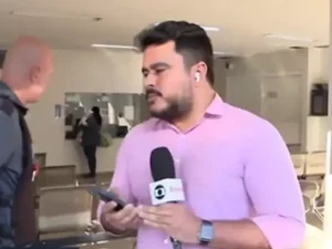 [Vídeo] Repórter da Globo reage a interrupção de segurança durante reportagem