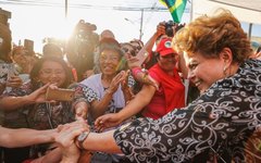  Ex-presidente Dilma Rousseff em ato político no acampamento do PT em Curitiba