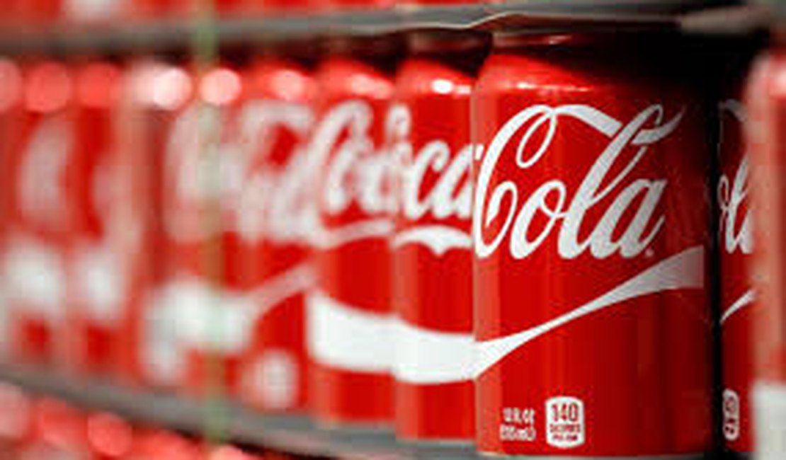 Em campanha antirracista, Coca-Cola suspende anúncios nas redes sociais
