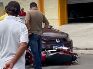 Homem fica ferido após colisão entre carro e motocicleta em Palmeira dos Índios