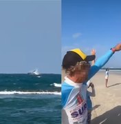 [Vídeo] Banhistas avistam saltos de baleia-jubarte na Praia do Francês