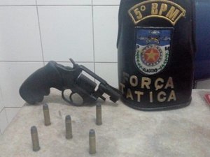 Após denúncias, PM apreende arma de fogo na parte alta de Maceió