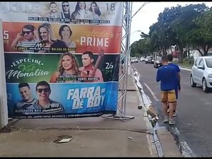 Comerciantes ocupam calçadas obstruindo o passeio público de pedestres